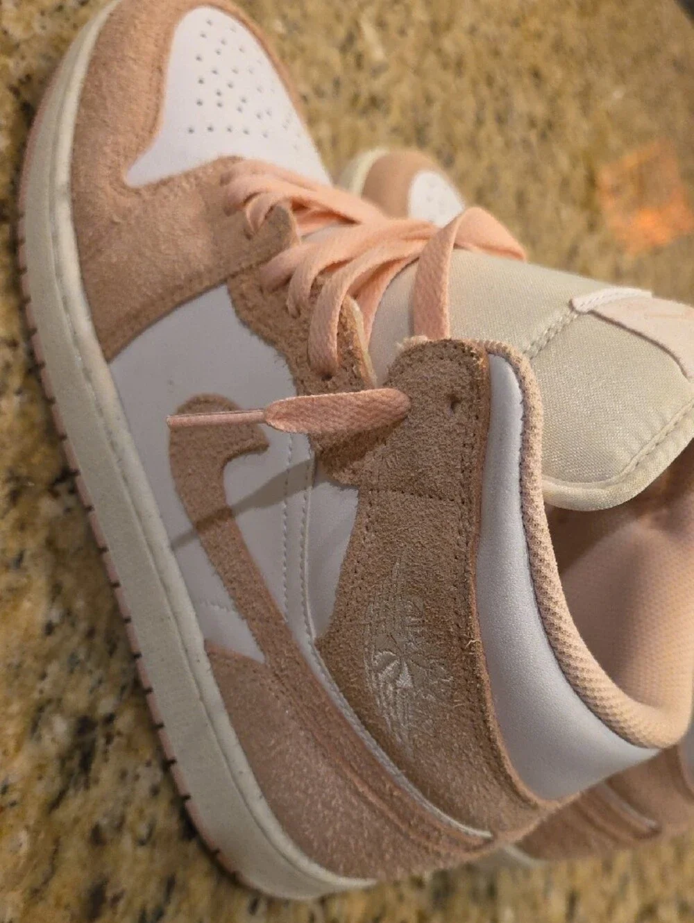 Nike Jordan 1 Mid SE Legend Pink
